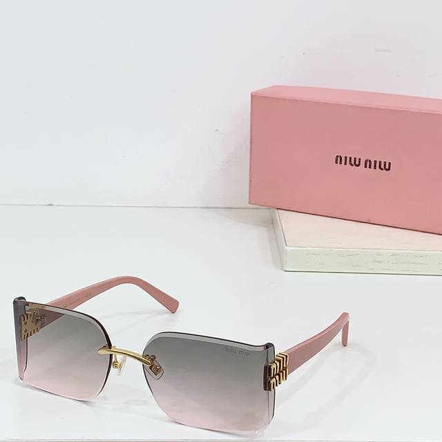 Miu M*Model: Mu 111Av Size：63口17-130