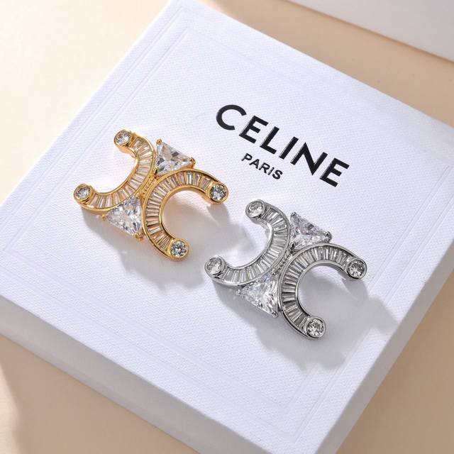 Celine 新款胸针与众不同的设计十足 颠覆你对传统耳环的印象 使其魅力爆灯