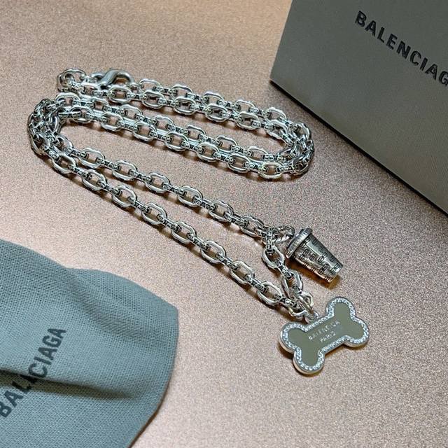 原单货新品 巴黎世家项链 Balenciaga 新款项链专柜一致 细节做工精细 每个细节流程到位 设计工艺精细 火爆款出货 设计独特 复古风格 法国奢侈品牌巴黎