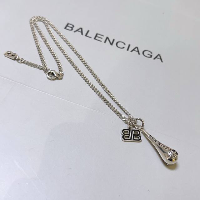 原单货新品 巴黎世家项链 Balenciaga 新款项链专柜一致 细节做工精细 每个细节流程到位 设计工艺精细 火爆款出货 设计独特 复古风格 巴黎世家项链