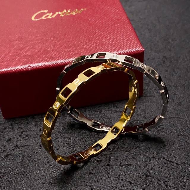 Cartier 卡地亚官网最新发布 火爆窄版细款手镯进口精工保色18K高端定制顶级工艺 专柜logo刻字清晰 360度无死角！全新的窄版设计 更显精致～如此美物