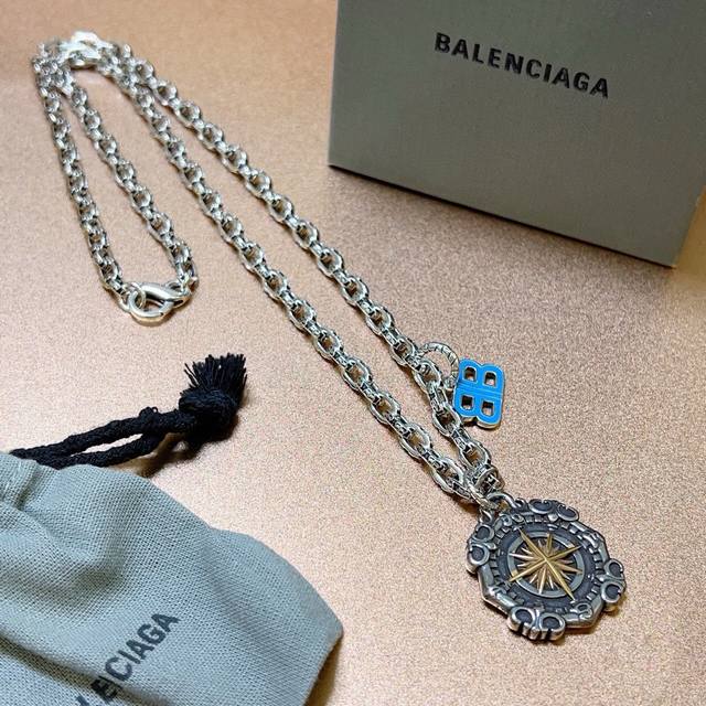 原单货新品 巴黎世家项链 Balenciaga 新款项链专柜一致 细节做工精细 每个细节流程到位 设计工艺精细 火爆款出货 设计独特 复古风格 巴黎世家项链