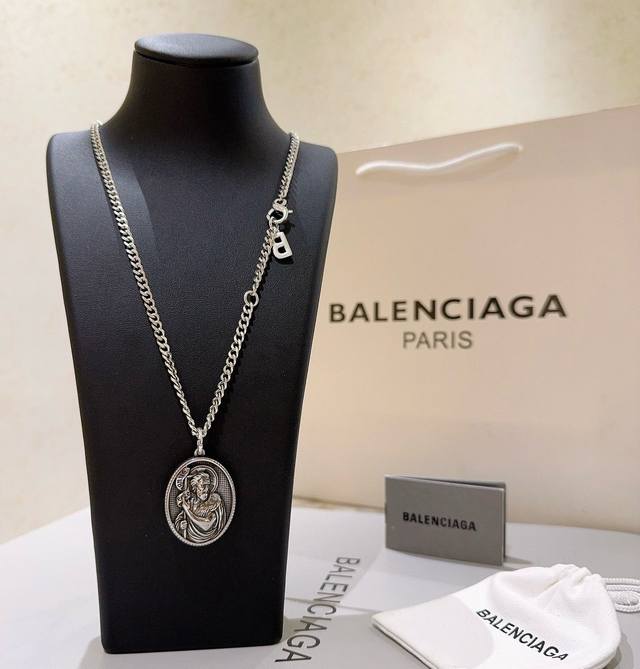 原单货新品 巴黎世家项链 Balenciaga 新款项链专柜一致 细节做工精细 每个细节流程到位 设计工艺精细 火爆款出货 设计独特 复古风格 巴黎世家项链