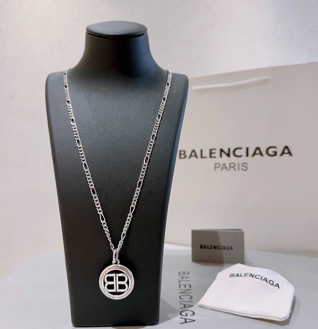 原单货新品 巴黎世家项链 Balenciaga 新款项链专柜一致 细节做工精细 每个细节流程到位 设计工艺精细 火爆款出货 设计独特 复古风格 巴黎世家项链