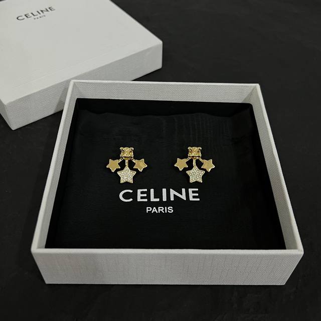 Celine 赛琳 耳钉 一直是简约时尚界的标杆大胆的设计 百看不厌搭配起来更fashion