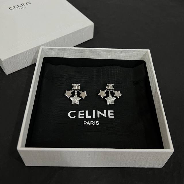 Celine 赛琳 耳钉 一直是简约时尚界的标杆大胆的设计 百看不厌搭配起来更fashion