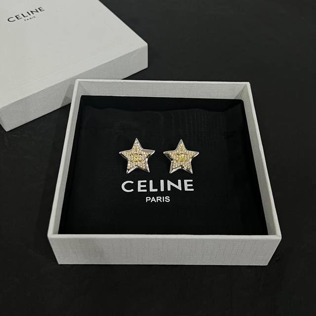 Celine 赛琳 耳钉 一直是简约时尚界的标杆大胆的设计 百看不厌搭配起来更fashion