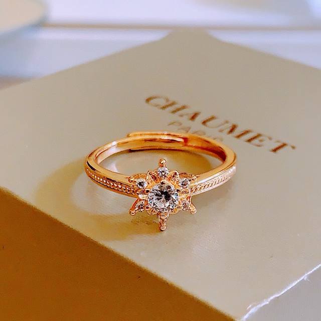 Chaumet 尚美巴黎 加冕 钻系列 尚美戒指 钻戒系列 正品价值不菲的设计果然非凡脱俗 独家开版 采用德国进口电镀厚金 不褪色不过敏 独家订制超闪高碳钻 美