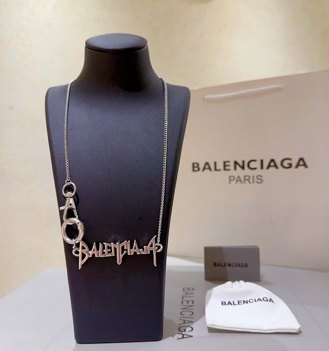 原单货新品 巴黎世家项链 Balenciaga 新款项链专柜一致 细节做工精细 每个细节流程到位 设计工艺精细 火爆款出货 设计独特 复古风格 巴黎世家项链