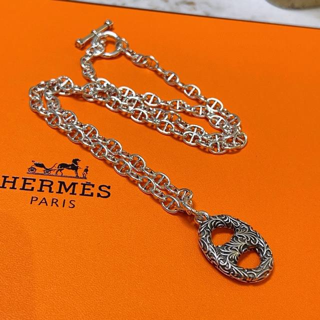 Hermes 爱马仕项链 猪鼻子项链系列首饰 进口定制.高端链条经典搭配 新品 简单时尚专柜一致 火爆款出货 设计独特 前卫 男女必备款！