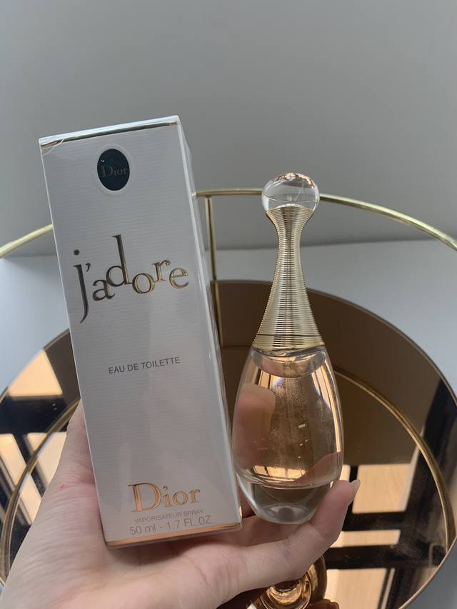 明通版 Dior 迪奥真我女士香水50Ml，淡香 浓香，经典持久，这款经典的香水，无论香氛还是瓶子的形体设计均以体现优雅、高贵风格为主调。优雅却不高高在上，个性