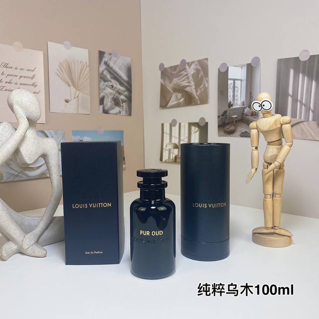 路易威登纯粹乌木100Ml Louis Vuitton Pur Oud, 品牌：路易威登 调香师：Jacques Cavallie. 属性：中性香 香调：辛辣木