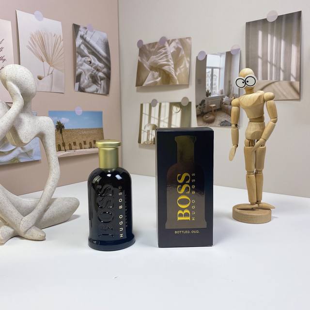 雨果波士自信乌木100Ml Hugo Bossboss Bottled Oud, 2015 品牌：雨果波士 属性：男香 香调：木质东方调 前调：苹果柑橘 中调：