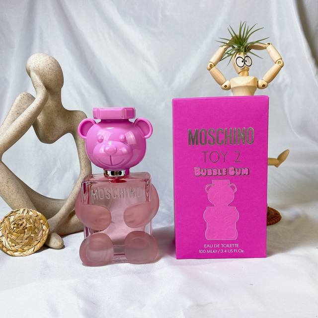 梦仙奴moschino Toy 2 Bubble Gum 21年新品粉色泰迪熊泡糖女士香水100Ml 前调： 柑橘调蜜饯 意大利柠檬 意大利橙 中调： 泡泡糖