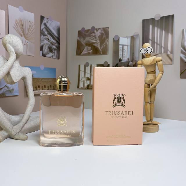 杜鲁萨迪雅逸玫瑰100Ml Trussardi Delicate Rose, 2012 品牌：杜鲁萨迪 调香师：Nathalie Lorson 属性：女香 香调