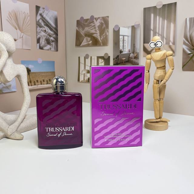 杜鲁萨迪悦音女士100Ml Trussardi Sound Of Donna, 2018 品牌：杜鲁萨迪 调香师：Emilie Bevierre . 属性：女香