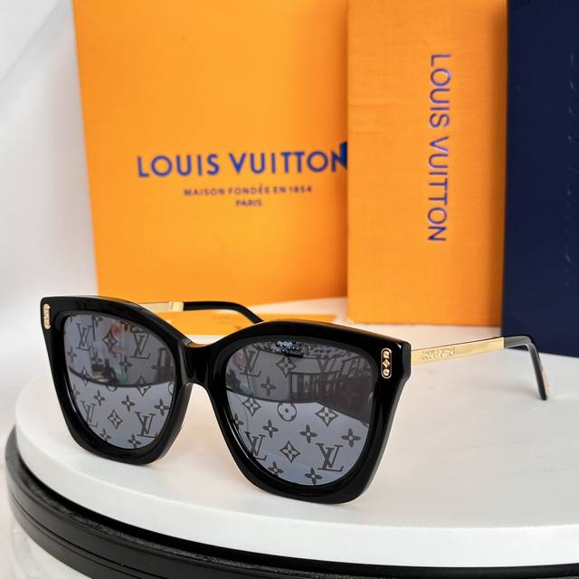 Louis Vuitto*Model：Z2467U Size：55口18-145