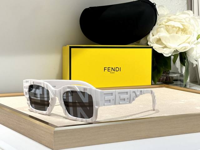 官网明星款 Fendi 型号fe40104L Size:50-23-145