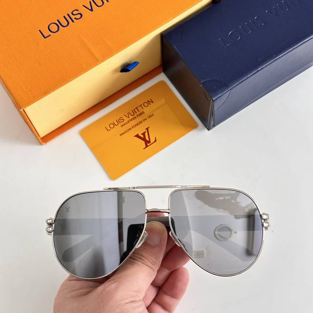 Louis Vuitto*Model：Z2017U Size：62口15-142