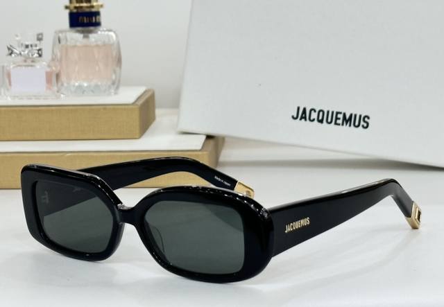 Jacquemus 潮款小众品牌 Rond Carre Size:54-16-140. 风格兼容古典摩登 风靡ins出镜率超高 原版五金扣 又时髦个性，