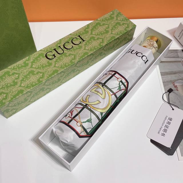 Gucci 古驰 米奇年度爆款自动伞 专柜夏季新款 全自动折叠晴雨伞 新涂层技术深色伞布 带来令人惊喜的遮光效果 美丽的花卉图案繁花似锦 唯美的田园花卉 象征着