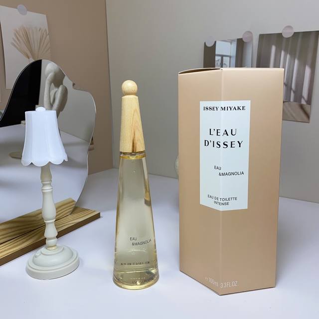 三宅一生一生之水淡香水木兰100Ml L'Eau D'Issey Eau&Magnolia 前调：香柠檬 中调：木兰 后调：檀香木 开场沁爽的香柠檬点缀淡雅花香