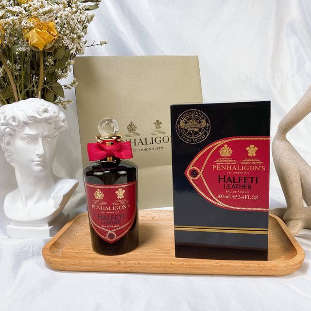 黑玫瑰皮革香水 Penhaligon‘S 潘海利根 Halfeti Leather 黑玫瑰皮革香水 Ml 这是一款带着东方气息的深邃香气，基于木质和辛辣的玫瑰。