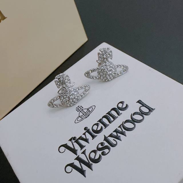 Vivienne Westwood西太后耳环土星！英国时装设计师，时装的朋克之母！时尚潮流风格，品质强大，超美的设计！简约大气刺绣logo精致这个款不用担心不好