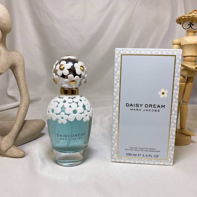 Marc Jacobs马克莫杰蓝色梦境雏菊女士持久淡香水花香调100Ml 前调 黑莓果、葡萄柚、水梨 中调 茉莉花、荔枝、紫藤花 后调 白木香、麝香、椰子汁