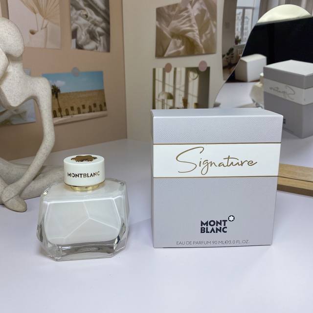 Montblanc 万宝龙签名墨水瓶纯白印记女士浓香水90Ml 前调：清新耀眼的轻盈感 柑橘、牡丹、兰花 中调：温柔优雅的花香香草木兰 后调：柔美淡雅的基调 安