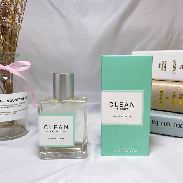 Clean洁净纯净暖棉warm Cotton 中性香水 Ml 香评：很清新的花香调，有刚沐浴出来的舒适感 香调:木质花香调 前调:柑橘柠檬马鞭草 中调:果香橙花