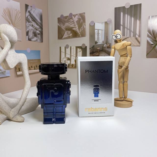 帕高幻影男机器人浓香加强版100Ml Paco Rabannephantom Edpintense 香调：木质芳香调 前调：佛手柑柠檬大黄小豆蔻 中调：薰衣草天