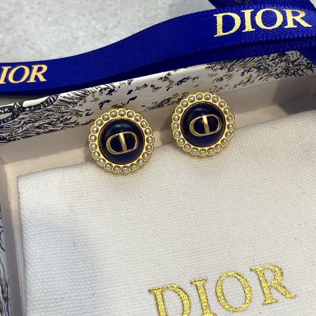 高版本含包装 Dior 迪奥 22新款琉璃珠耳钉 太美太美了，一眼就爱上的颜色花朵造型，一颗让人过目不忘的琉璃珠，它是渐变的紫蓝，随着角度不同，光线不同呈现出的