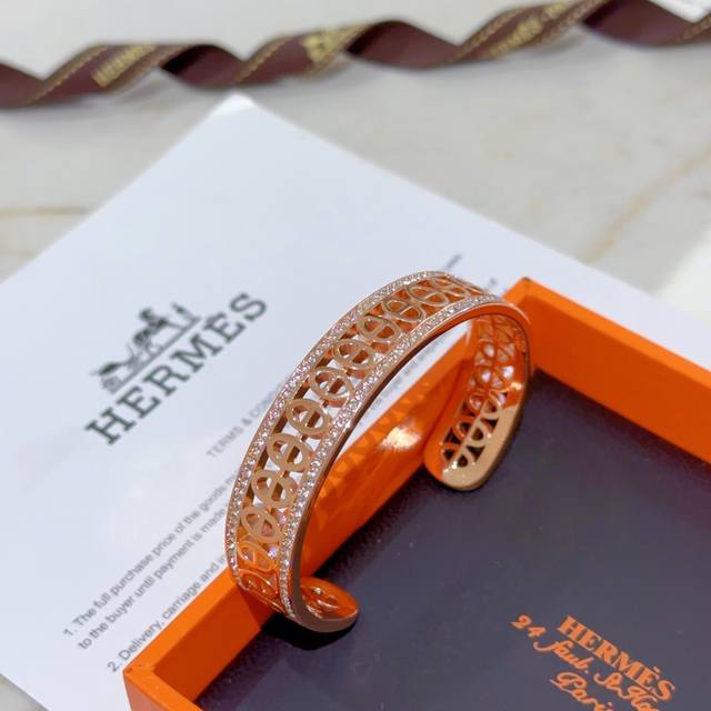 Hermes 爱马仕手镯 V金原版定制 爱马仕手环 珐琅工艺太考验师傅的手艺了 要确保色泽手工制作好 V金高端定制 女神 都爱爱马仕火爆手镯 超精赞 各路女神