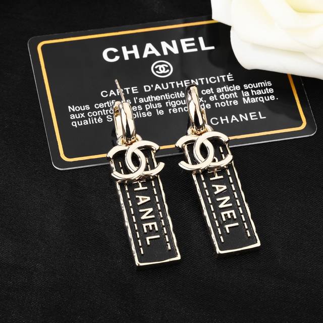 小香 Chanel 新品耳环 代购级别 一比一品质 香奈鹅 系列 经典Cc Logo 风格高级百搭 高级感爆棚 现货