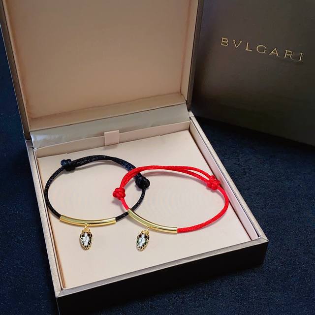 Bvlgari 宝格丽手链｜蛇头红色手绳，扇形手绳手镯手链！本命年首选，精工高版本，带宝格丽Logo 意大利生产Au7 原版复刻。新年将至，蛇年红绳奉上，红绳的