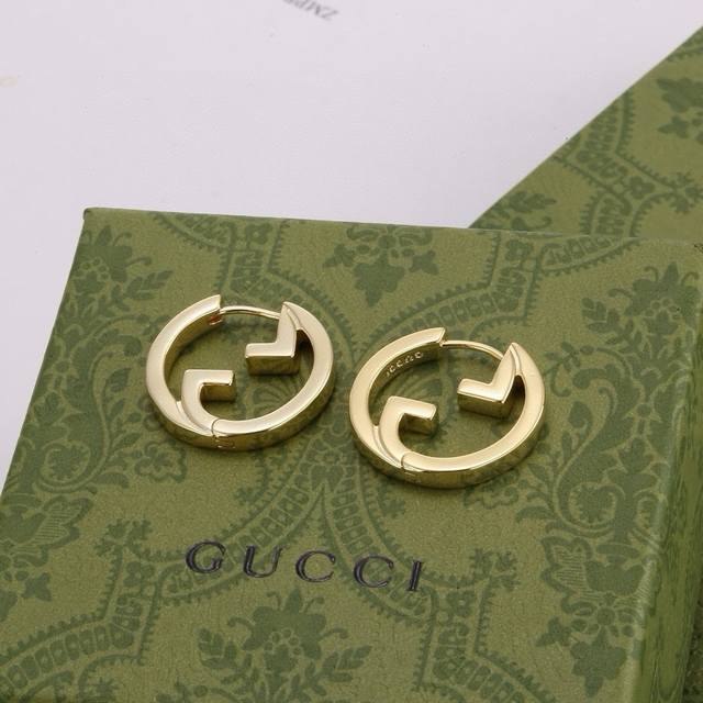 Gucci 古驰 耳钉 高端 打造 美到哭，因为是限量版，你根本无法在店内看到现货，现货一到真的Bling 这一组简直不要太震撼不要太完美，赞呆了耳钉07 35