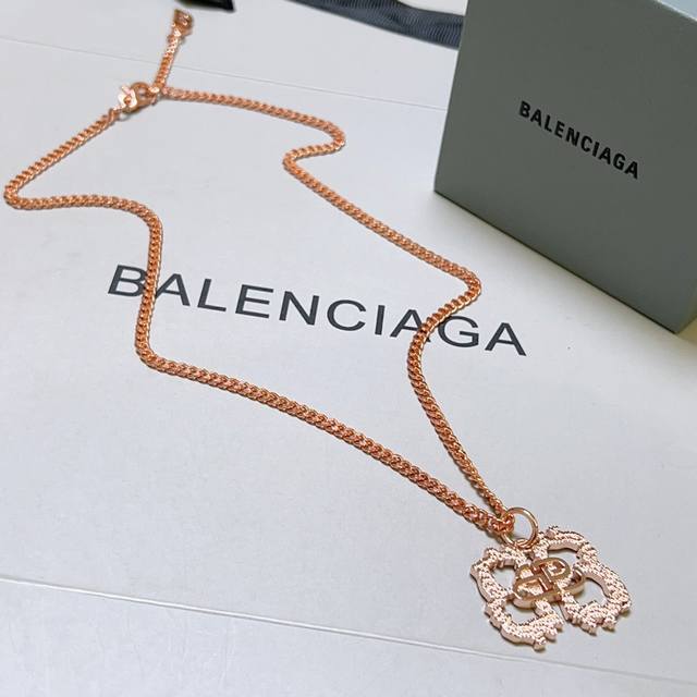 原单货新品 巴黎世家项链 Balenciaga 新款项链专柜一致 细节做工精细 每个细节流程到位 设计工艺精细 火爆款出货 设计独特 复古风格 巴黎世家项链