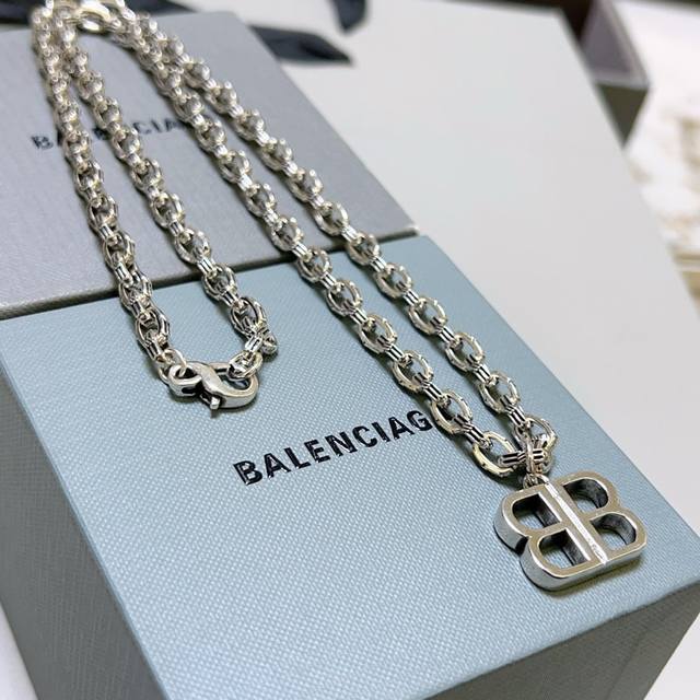 原单货新品 巴黎世家项链 Balenciaga 新款项链专柜一致 细节做工精细 每个细节流程到位 设计工艺精细 火爆款出货 设计独特 复古风格 巴黎世家项链