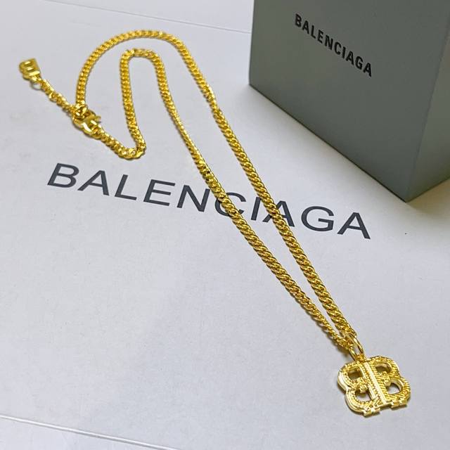 原单货新品 巴黎世家项链 Balenciaga 新款项链专柜一致 细节做工精细 每个细节流程到位 设计工艺精细 火爆款出货 设计独特 复古风格 巴黎世家项链