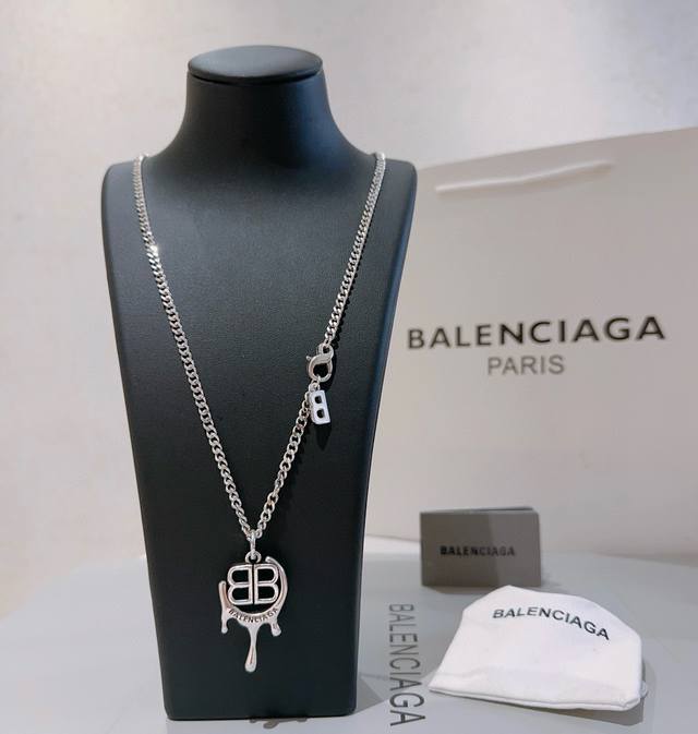 原单货新品 巴黎世家项链 Balenciaga 新款项链专柜一致 细节做工精细 每个细节流程到位 设计工艺精细 火爆款出货 设计独特 复古风格 巴黎世家项链