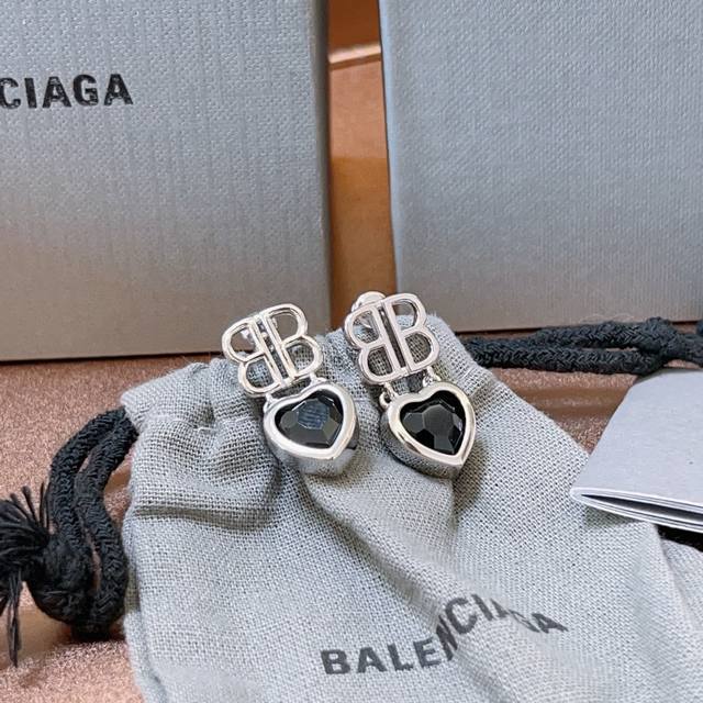 Balenciaga 巴黎世家耳钉 王炸系列 专柜同步 更新 简约圈口叠加造型耳环 经典造型搭配 设计感十足 搭配衣服绝绝子