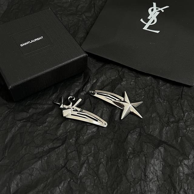 圣罗兰 Ysl 发夹，原装黄铜材质，优雅、抽象、大胆，潮人必备款。