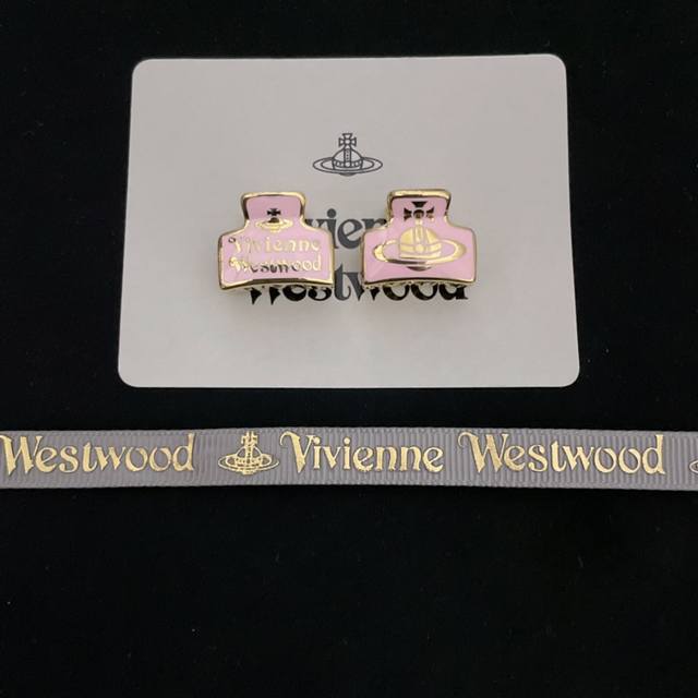 高品质 细节如图 1000160 一对 Vivienne Westwood 宝宝，什么是快乐星球，来，这就是快乐星球！绝美可爱小鲨鱼夹！重磅推荐闭眼入准没错！纯