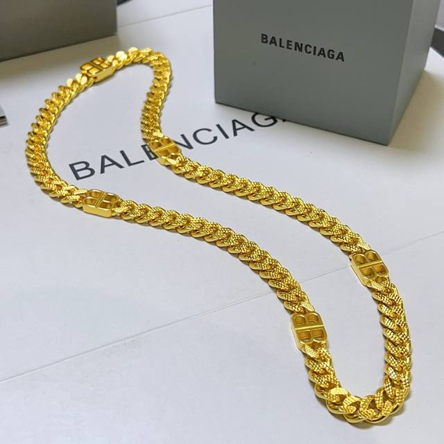 原单货新品 巴黎世家项链 Balenciaga 新款项链专柜一致 细节做工精细 每个细节流程到位 设计工艺精细 火爆款出货 设计独特 复古风格 巴黎世家项链