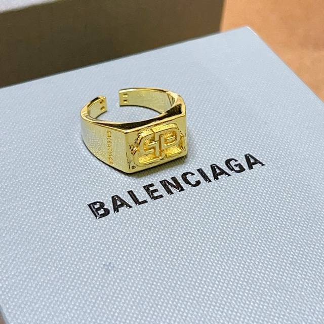 原单货新品 巴黎世家戒指 Balenciaga戒指专柜一致巴黎世家戒指火爆款出货 设计独特 前卫 超级闪亮的V金