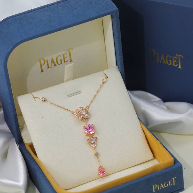 S925纯银 Piaget 伯爵 925 伯爵 真的是太美啦送人最佳伯爵红宝石系列玫瑰项链高档进口材质925纯银真空镀铂金镶嵌闪钻高档时尚气质饰品。链长16+2