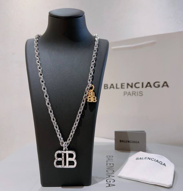 原单货新品 巴黎世家项链 Balenciaga 新款项链专柜一致 细节做工精细 每个细节流程到位 设计工艺精细 火爆款出货 设计独特 复古风格 巴黎世家项链