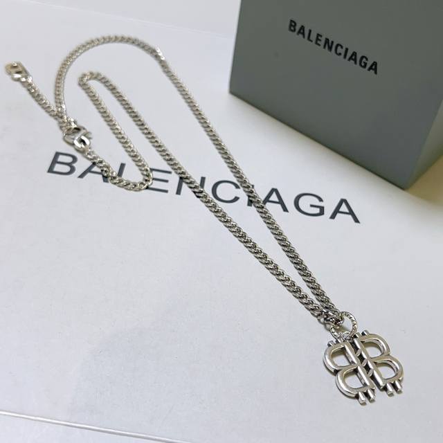 原单货新品 巴黎世家项链 Balenciaga 新款拉链设计项链专柜一致 细节做工精细 每个细节流程到位 设计工艺精细 火爆款出货 设计独特 复古风格 巴黎世家