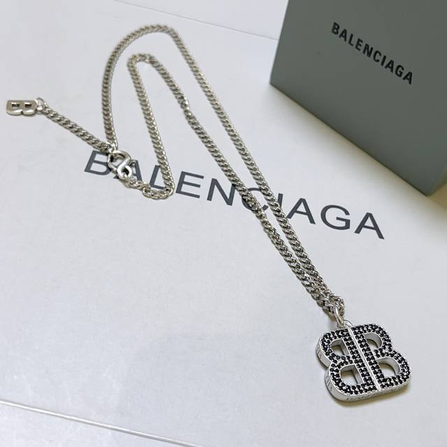 原单货新品 巴黎世家项链 Balenciaga 新款拉链设计项链专柜一致 细节做工精细 每个细节流程到位 设计工艺精细 火爆款出货 设计独特 复古风格 巴黎世家